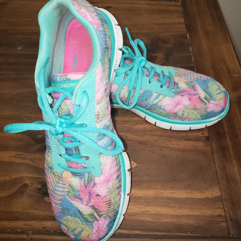 Sketcher Hawaiian shoes